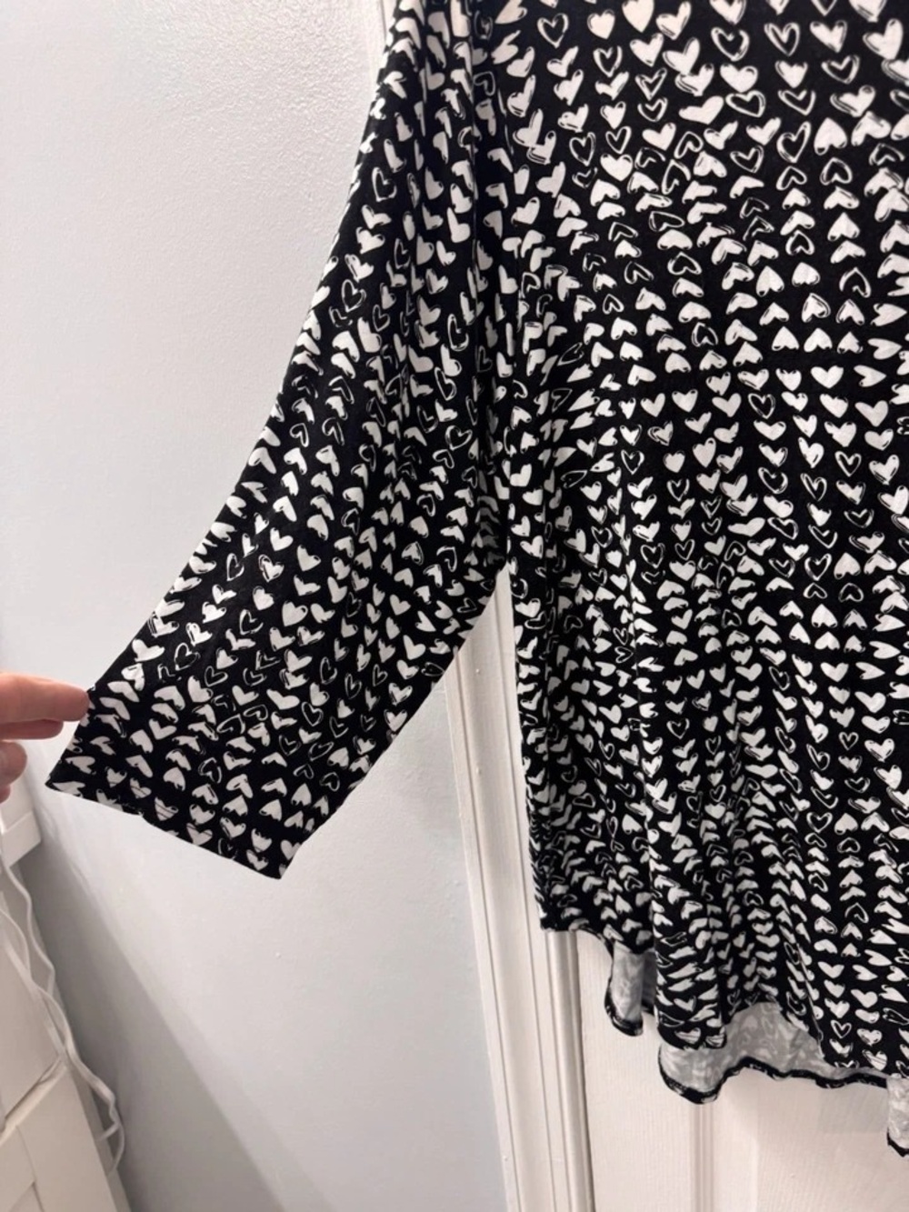 Philosophy Black and White Heart-Pattern Tunic Top - Picture 2 of 11